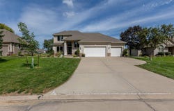 611 E St Andrews Circle, Dakota Dunes, SD 57049