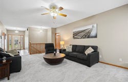 402 Windsor Dr, Solon, IA 52333