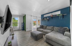 2858 Pine Tree Dr, Miami Beach, FL 33140