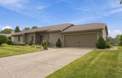 202 Colonial Drive, Warsaw, IN 46582-1941