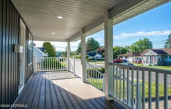 17 Washington Avenue, Leonardo, NJ 07737