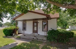 334 E Malone Street, Palmyra, IL 62674