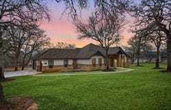 117 Crescent Rdg, Adkins, TX 78101