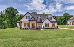 217 Byhalia Creek Farms Road, Byhalia, MS 38611