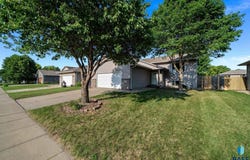 5116 S Sarmar Ave, Sioux Falls, SD 57106