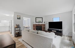 49 Bay Path Way, Branford, CT 06405