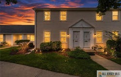 13 Sussex Way, Monroe, NJ 08831