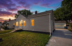 3922 Hogarth Avenue, Flint, MI 48532-5261