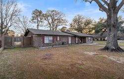 2 Lambeth Pl, Texarkana, TX 75503