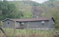 312 Falls View Ln, Hinton, WV 25951