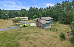 W369S4863 Needle Point Dr, Dousman, WI 53118
