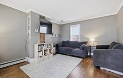 28 East St, Clinton Twp., NJ 08801-3077