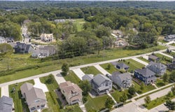 466 Bleeker St, Delafield, WI 53018