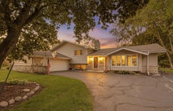 16200 Tomahawk Trl, Brookfield, WI 53005