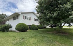 4 HILLCREST Drive, Bushnell, IL 61422
