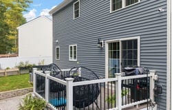 982 Dighton Woods Cir, Dighton, MA 02715