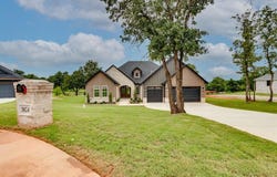3024 Road Runner Court, Guthrie, OK 73044