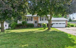 611 Charleston Road, Lansing, MI 48917
