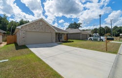 12 Jackson Square Dr, Hattiesburg, MS 39402
