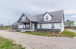 24111 EVANSTON Road, Lebanon, MO 65536