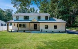 300 E Chestnut Ave, Metuchen Boro, NJ 08840-1517