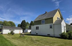 612 6th St NW, Chisholm, MN 55719
