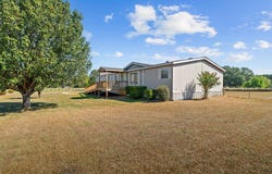 300 Morningside Dr, Hooks, TX 75561