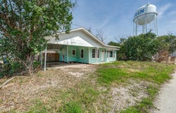 630 E Ireland, Seguin, TX 78155