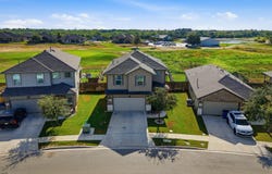 249 Middle Green Loop, Floresville, TX 78114