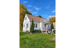 1009 GRAND Street, OSHKOSH, WI 54901