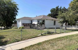 3120 E 19th St, Sioux Falls, SD 57103