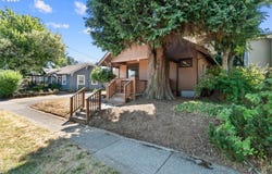 225 W ARLINGTON St, Gladstone, OR 97027