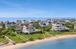8 Dune Lane, Westhampton Dunes, NY 11978