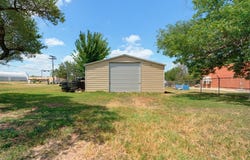 127 E Davilla Ave, Rockdale, TX 76567