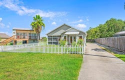 513 Traylor Boulevard, ROCKPORT, TX 78382