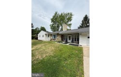 275 GREENTREE ROAD, SEWELL, NJ 08080