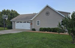 15749 E PAWNEE Drive, Cuba, IL 61427
