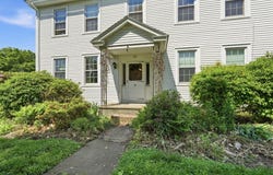 15 Main St, Hatfield, MA 01038