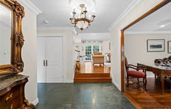 50 Flamingo Road, Roslyn, NY 11576