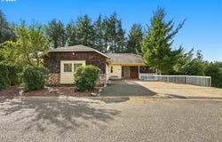729 N 8TH St, CoosBay, OR 97420