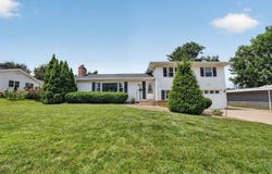 2140 Touchae Street, Waterloo, IA 50702