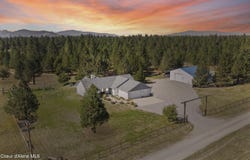 27035 N Jacka Loop, Athol, ID 83801