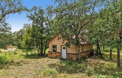 499 Bridgestone Ct, Lockhart, TX 78644