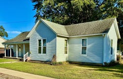 511 W Robinson St., Carmi, IL 62821