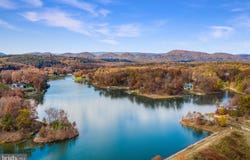22 MEADOW Way, RIDGELEY, WV 26753