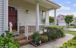 9 Kensington Court, Holmdel, NJ 07733