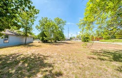 1003 Fifth St, Lockhart, TX 78644