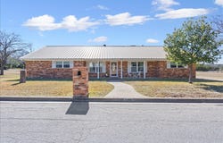 100 Sunny Lane, Gatesville, TX 76528