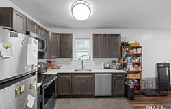 New London, CT 06320