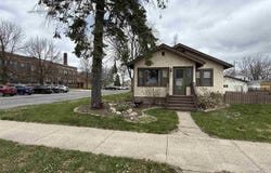 1229 12th St S, Virginia, MN 55792